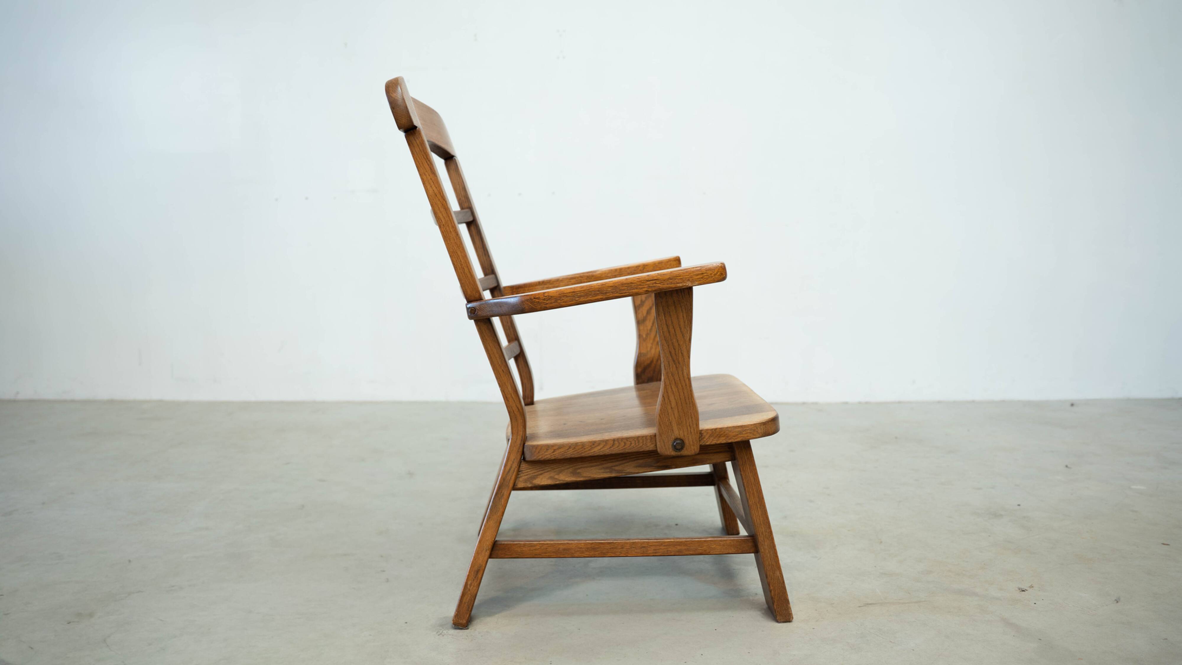 Set of two oak lounge chairs