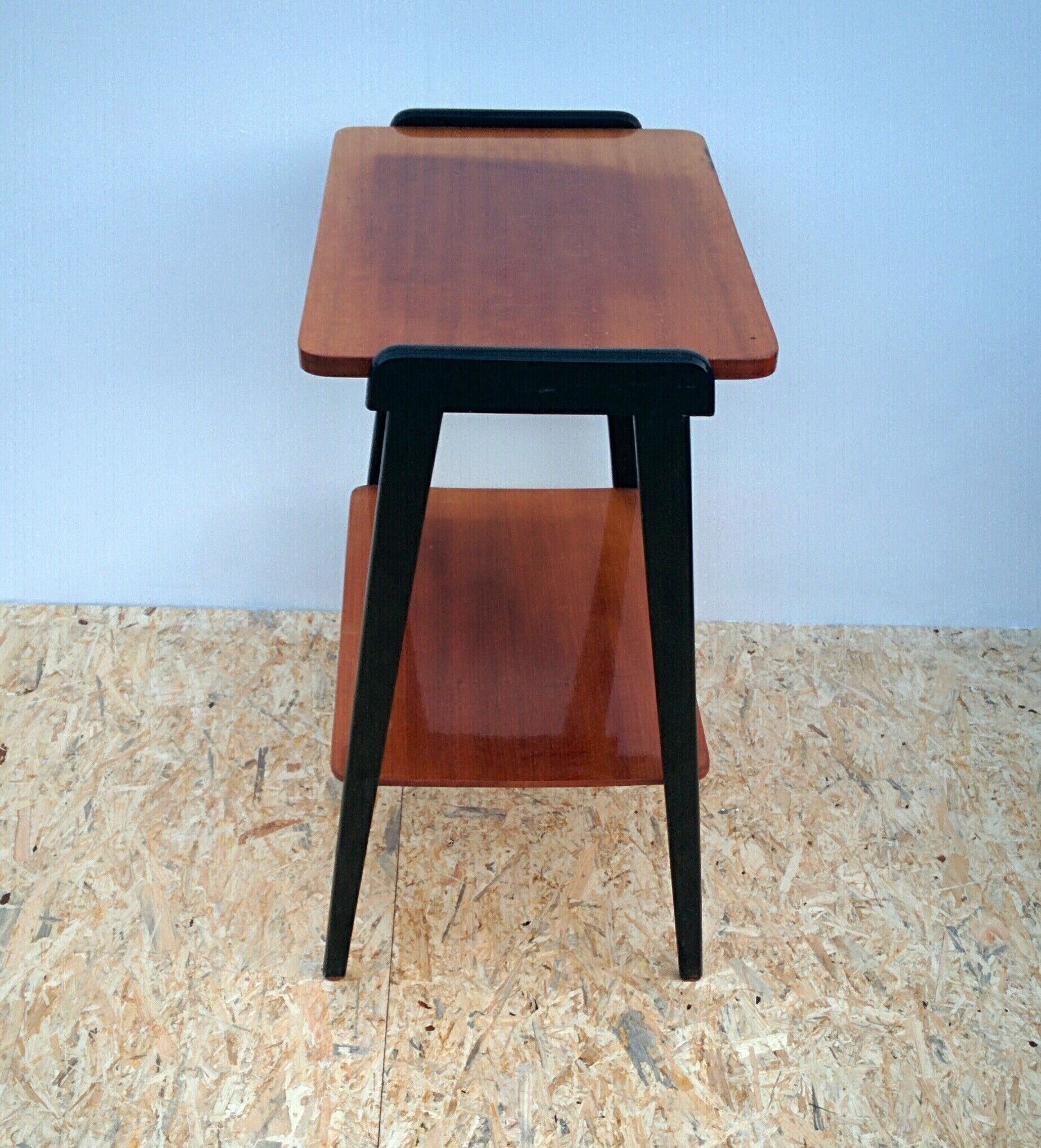 Console vintage pieds noirs