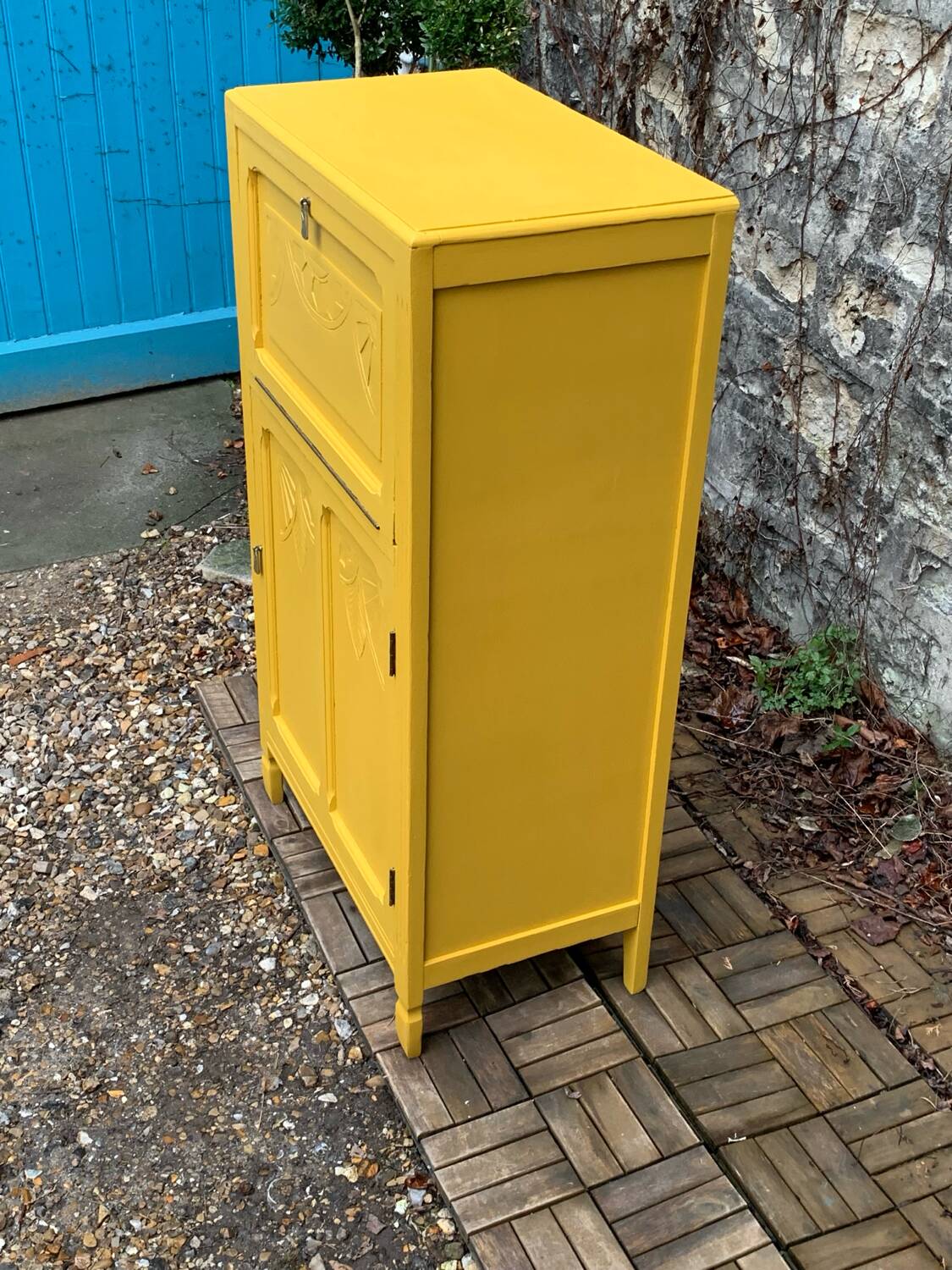 Parisian art deco buffet in yellow ochre