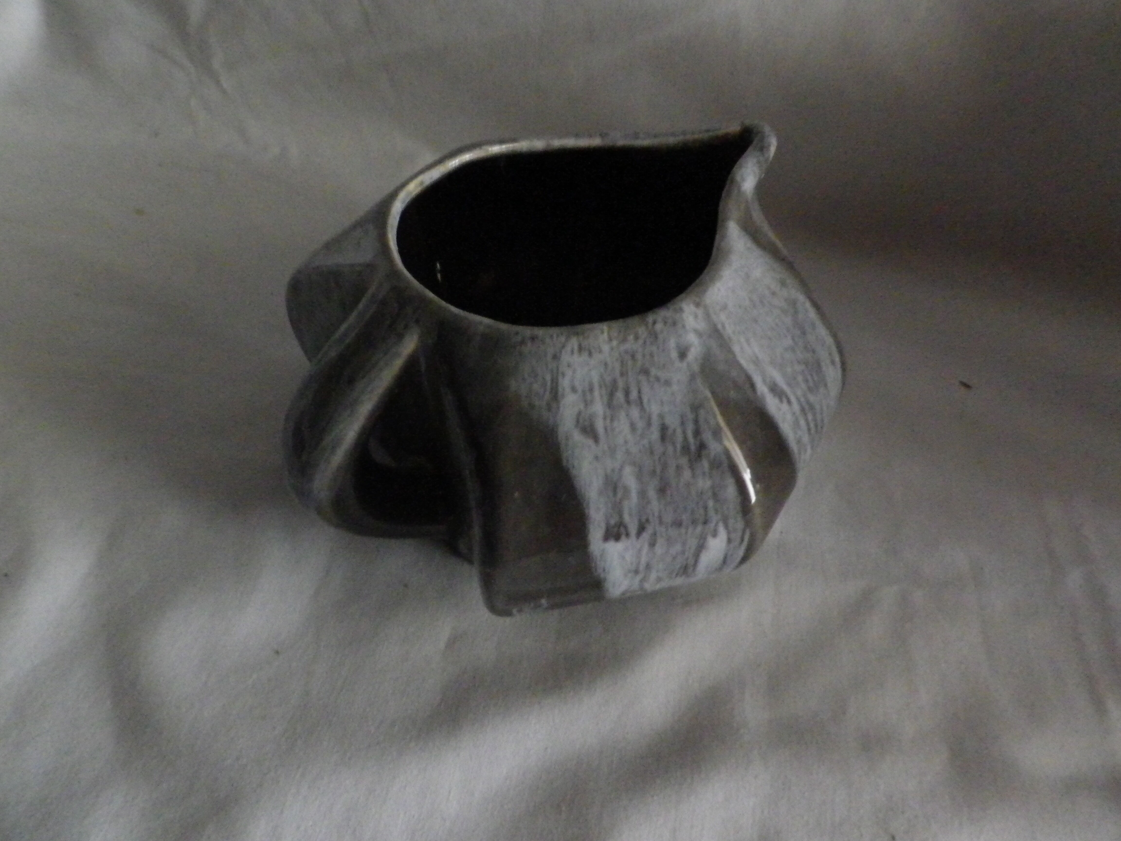 Pot à lait marbré gris
