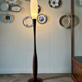 Lampadaire en bois foncé et opaline blanche