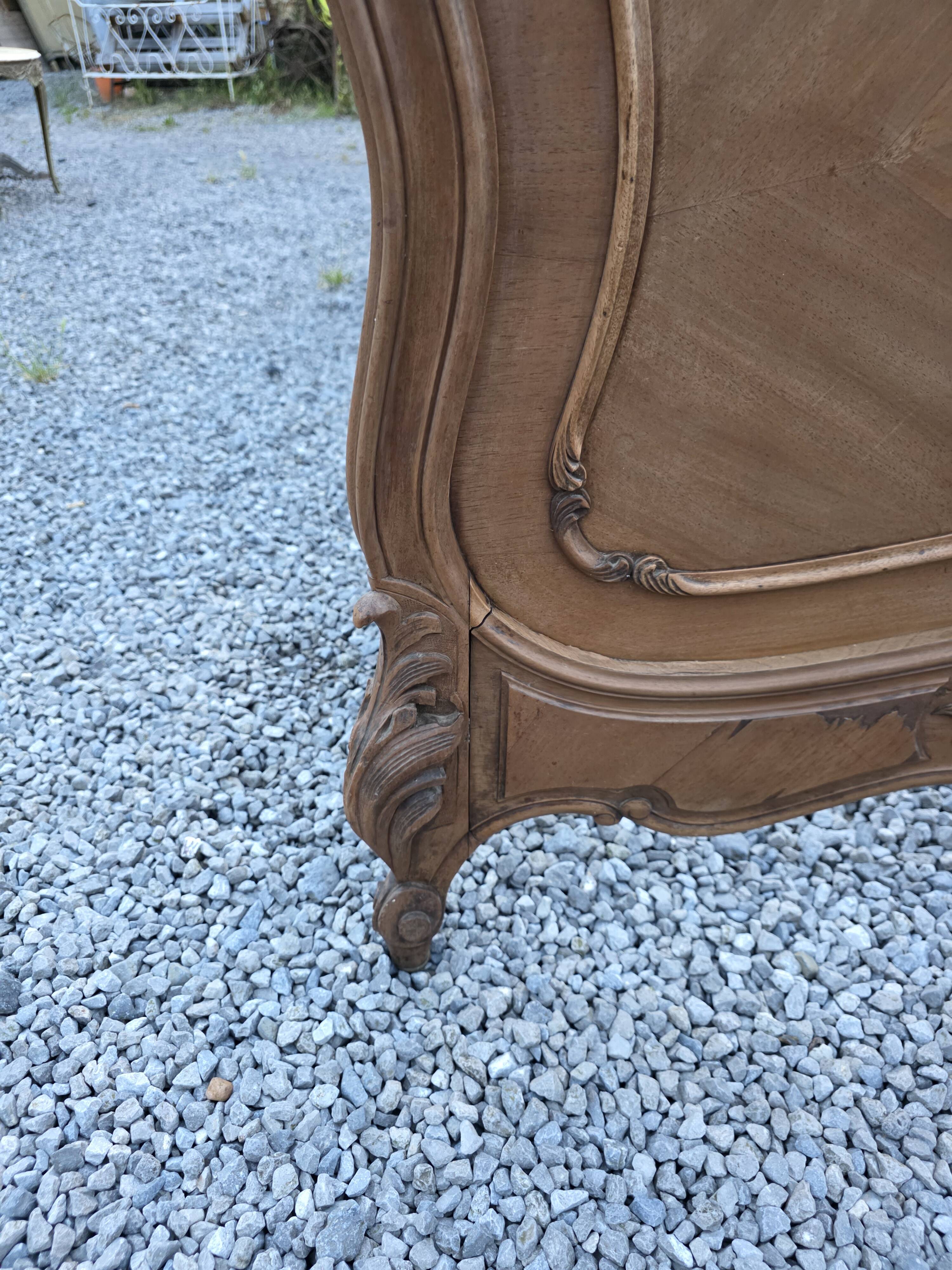Lit style Louis XV en noyer (1 personne)