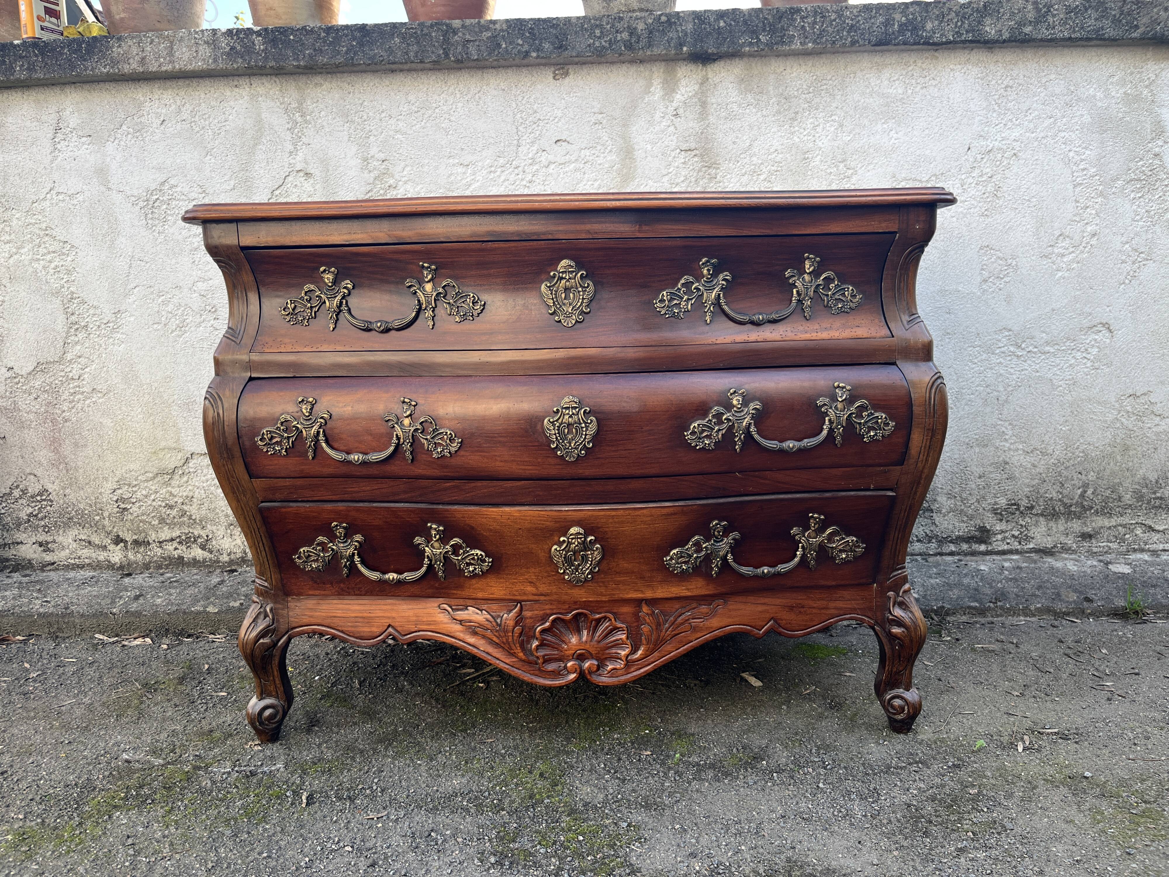 Beautiful Bordeaux chest of drawers