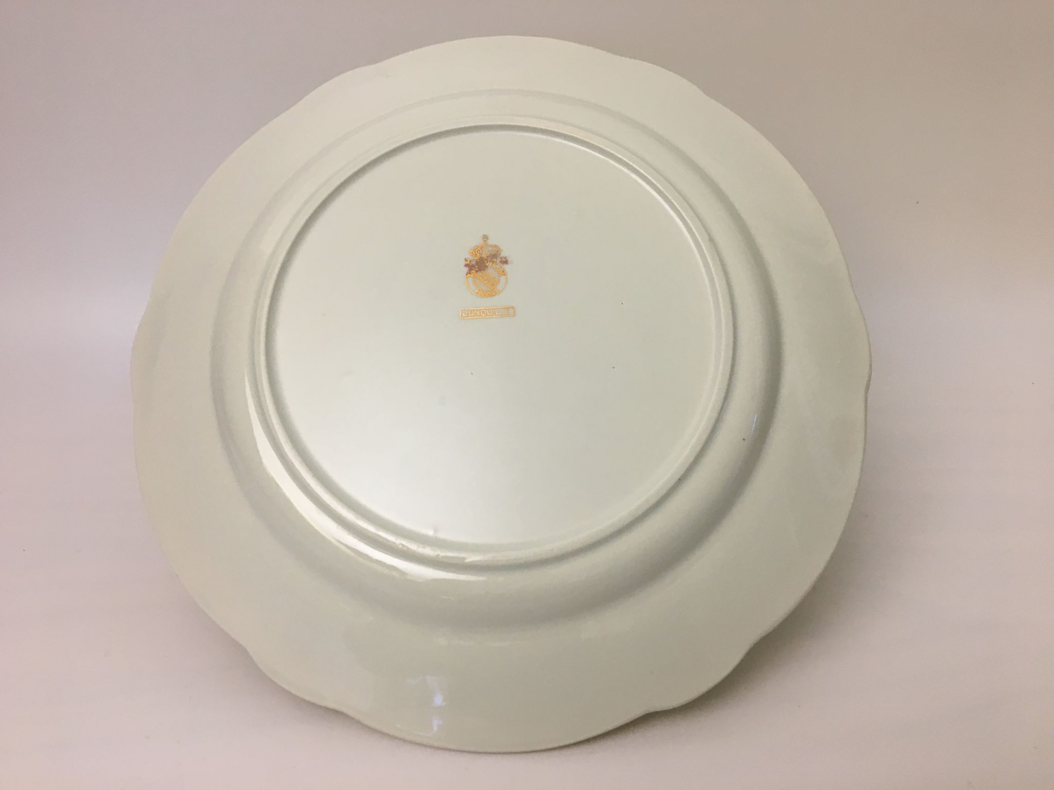Round serving dish "K&G Lunéville Badonviller" Daffodil model