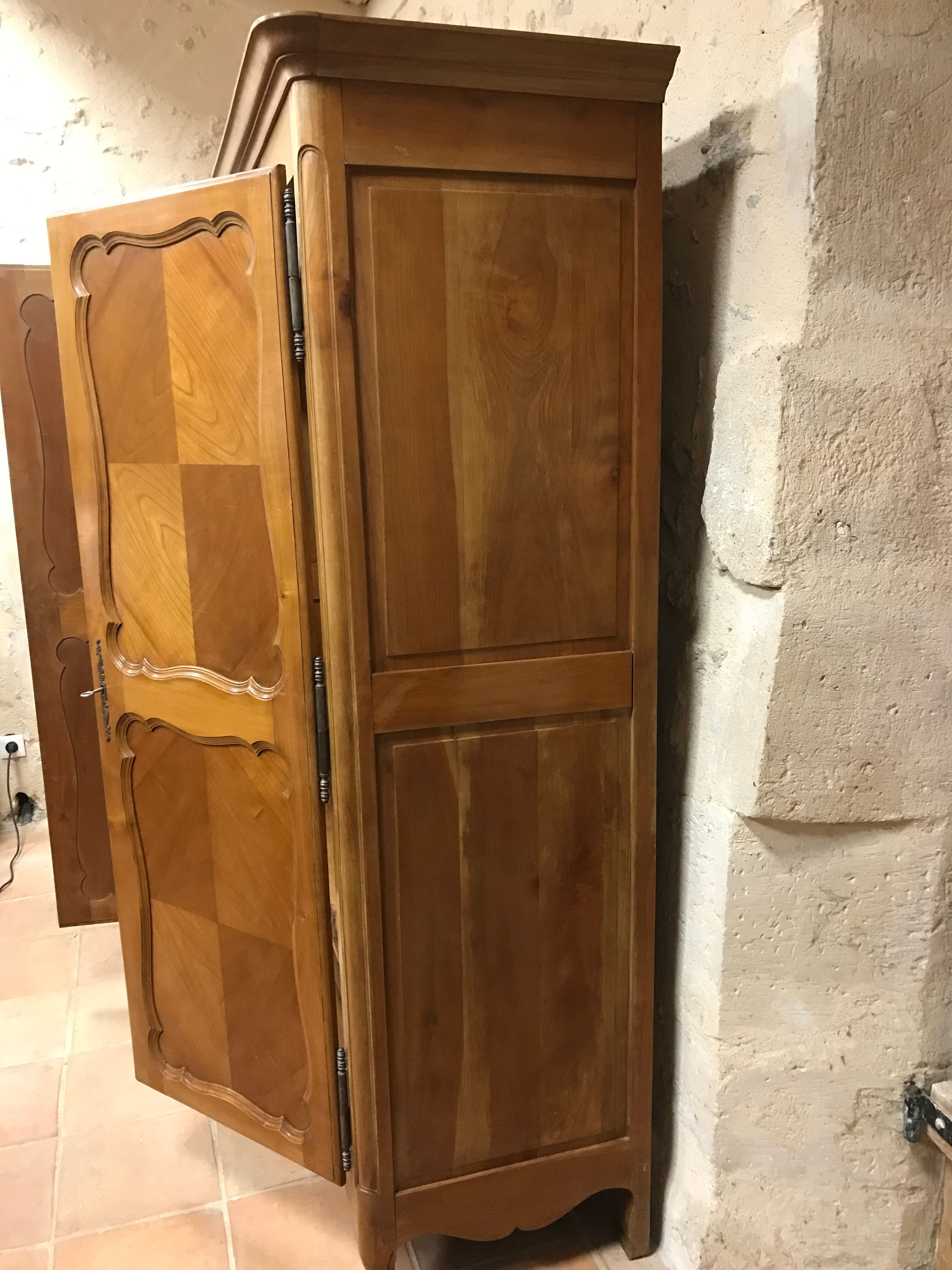 Armoire bois massif et plaqué