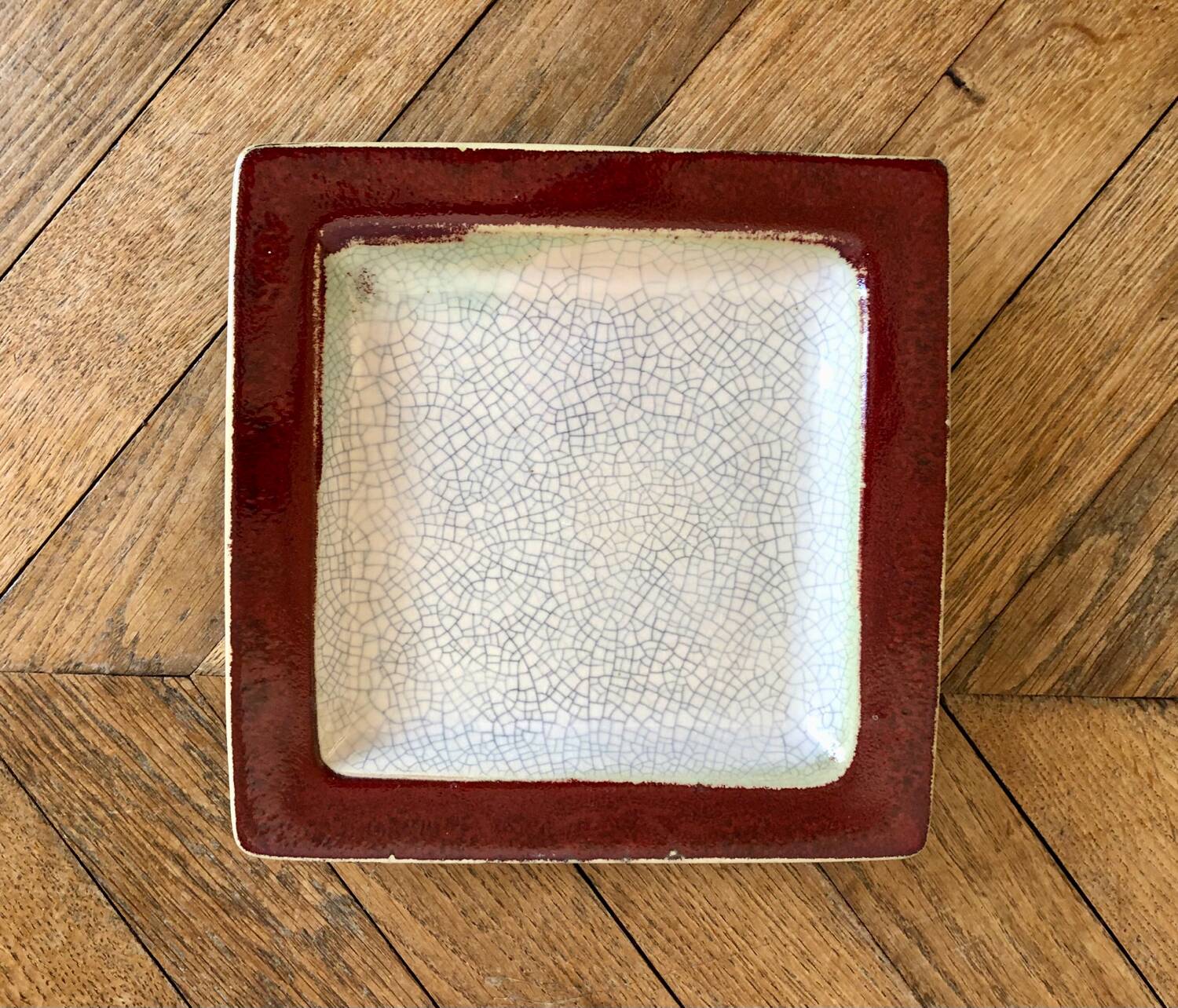 Cracked ceramic bowl or empty pocket