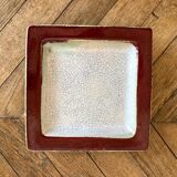 Cracked ceramic bowl or empty pocket
