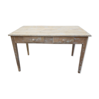 Farm table