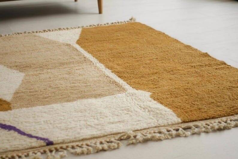 Handmade pure wool rug, size 150 x 250 cm.