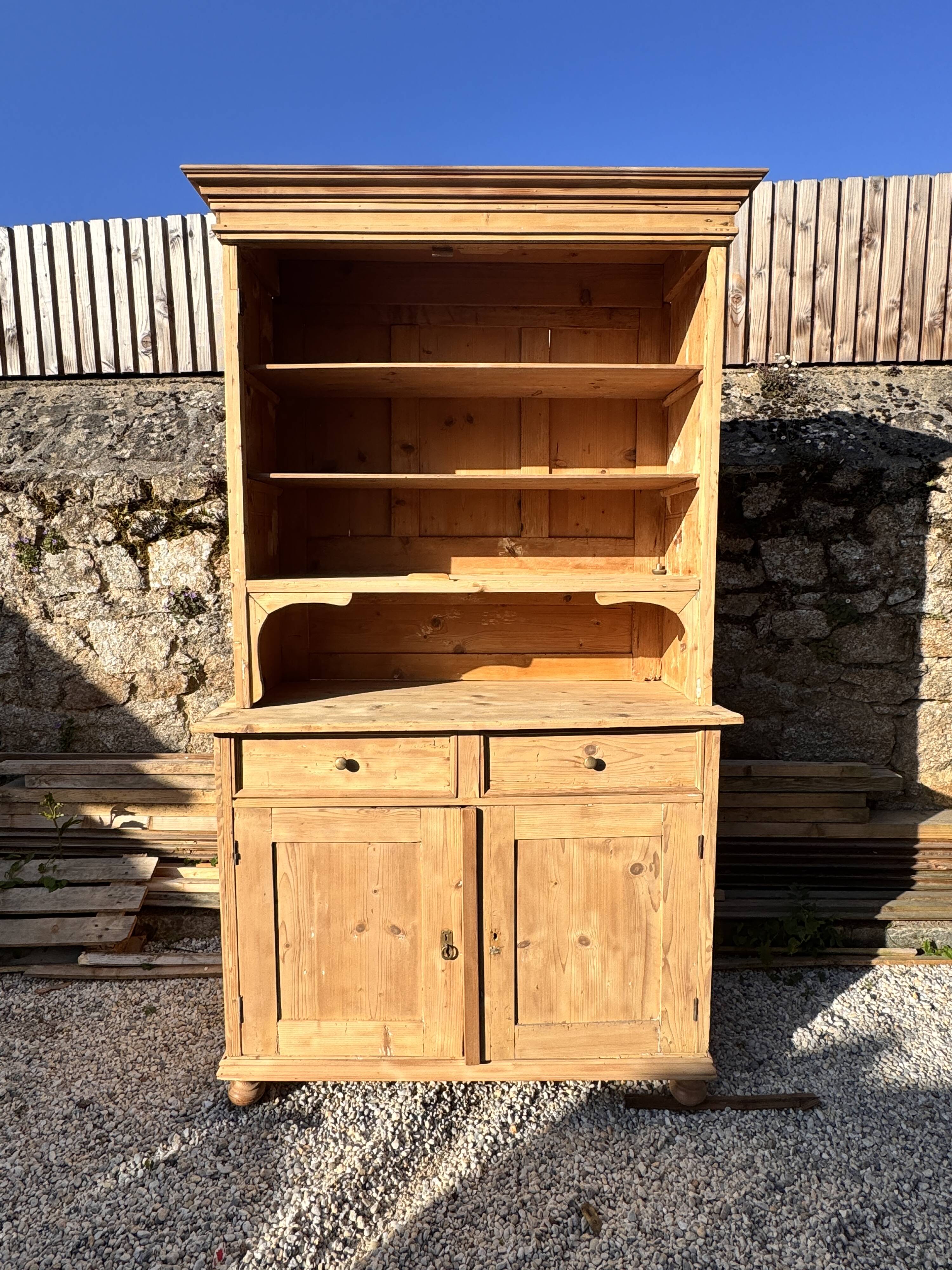 Display cabinet, two-body sideboard.