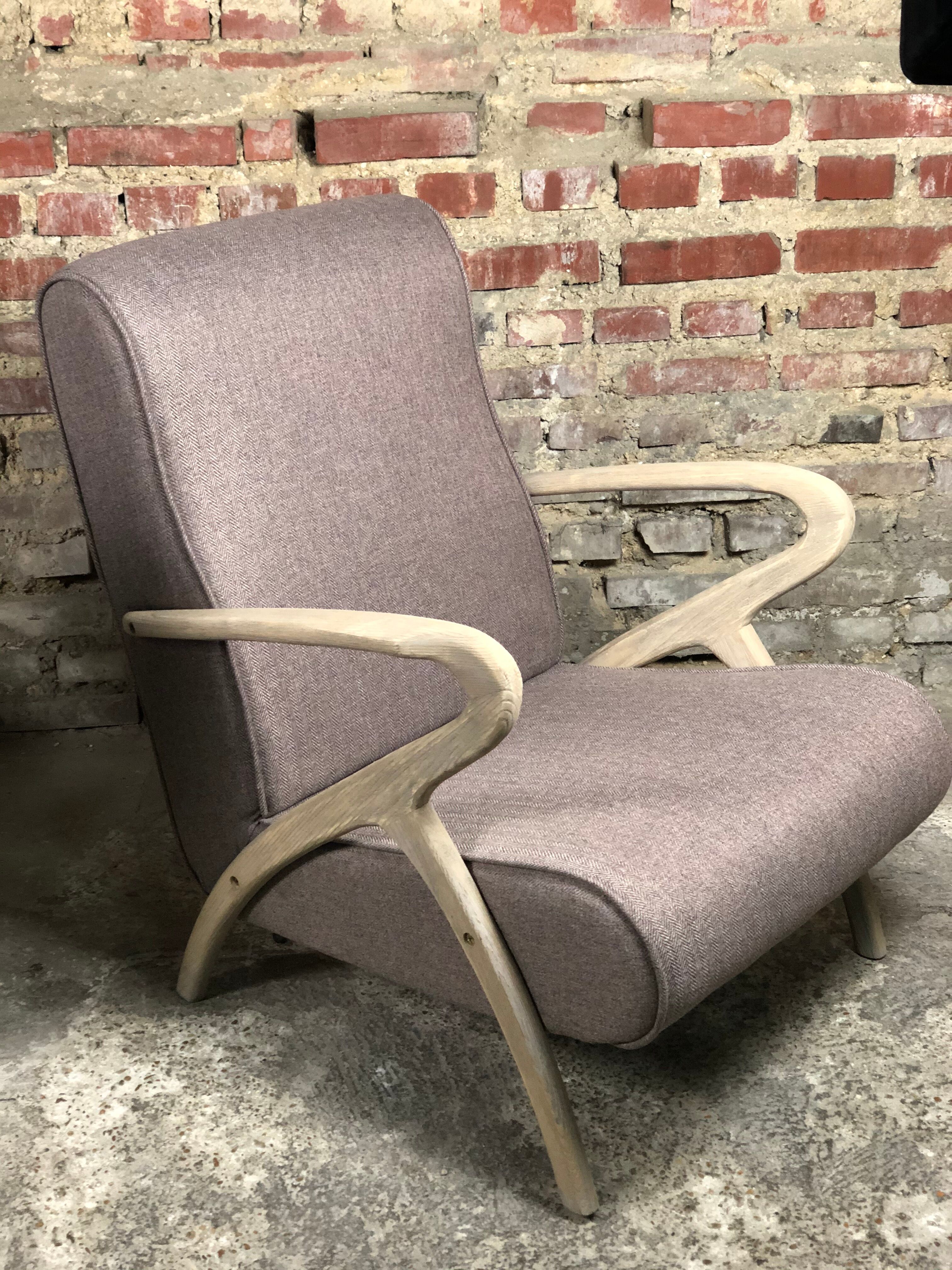 Chairs (pair) in curved rough oak and beige and brown woven mottled fabrics