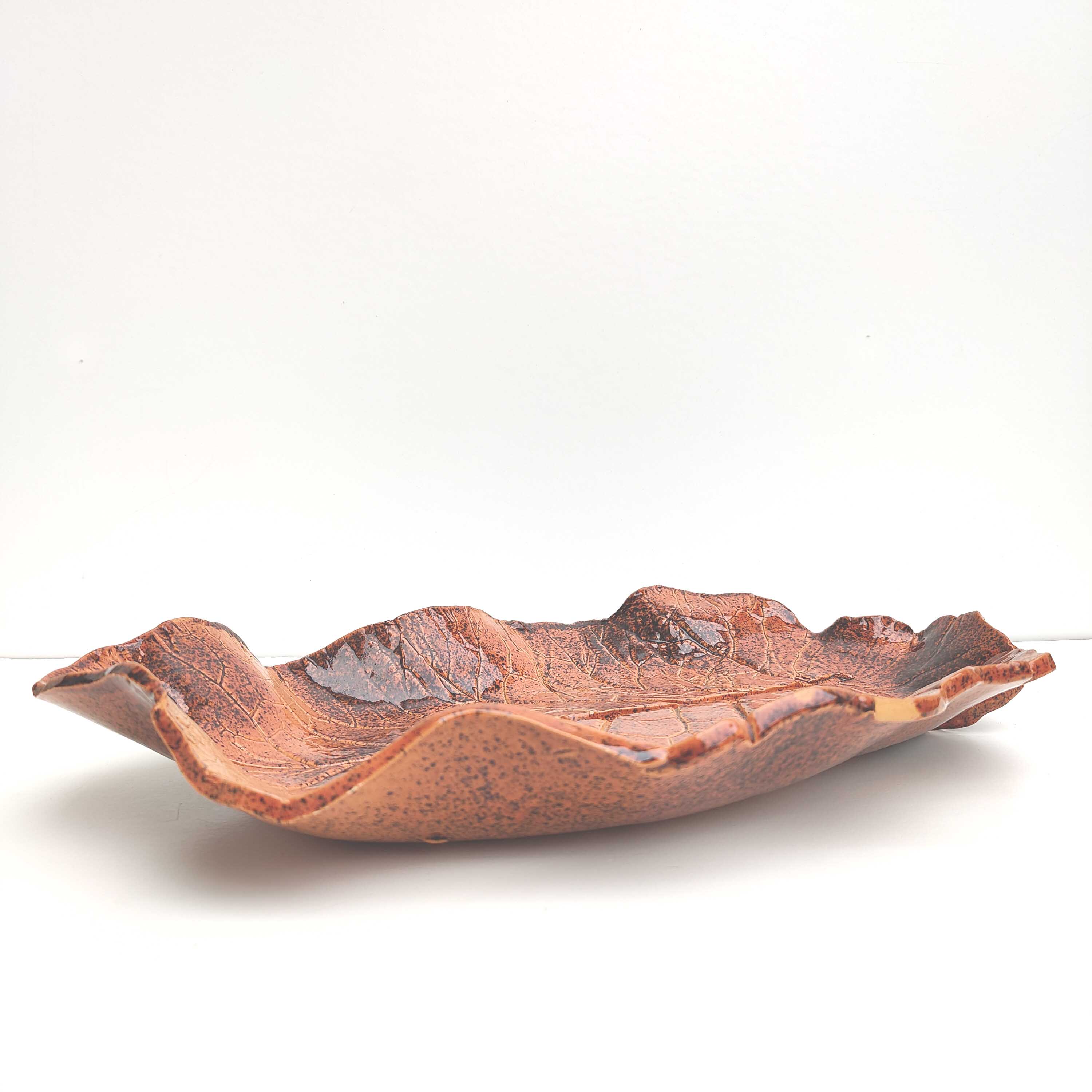 Fruit dish or cup shaped leaf terracotta