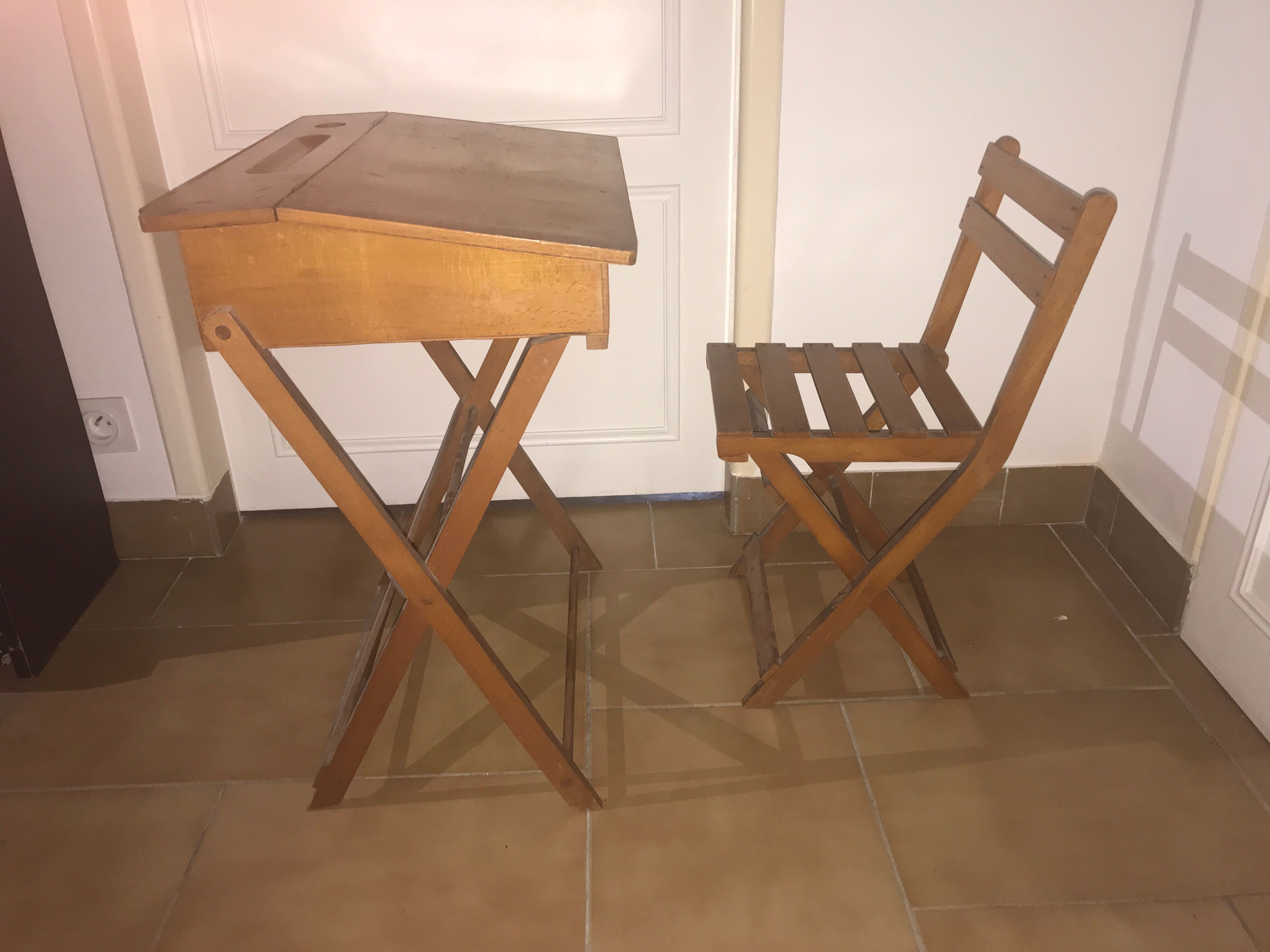 Child desk and chair