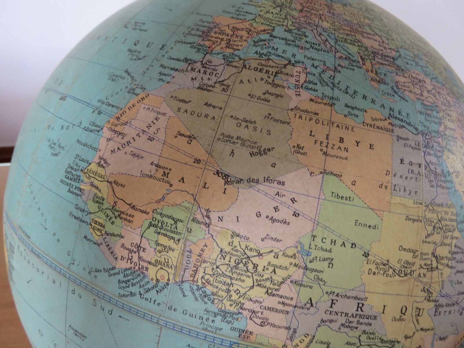 Terrestrial globe Taride 42 centimeters year 1965