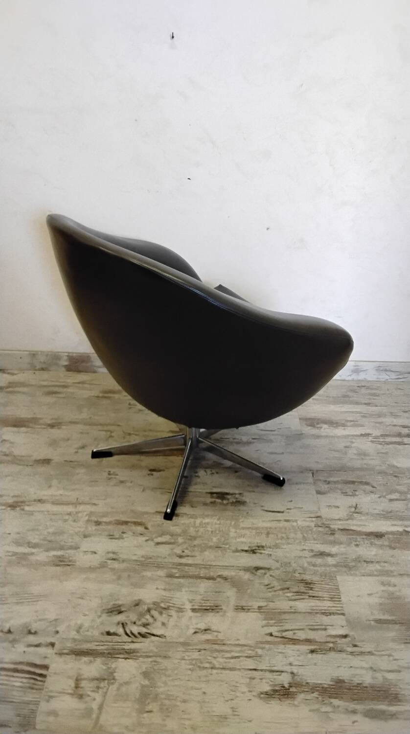 70s style swivel armchair