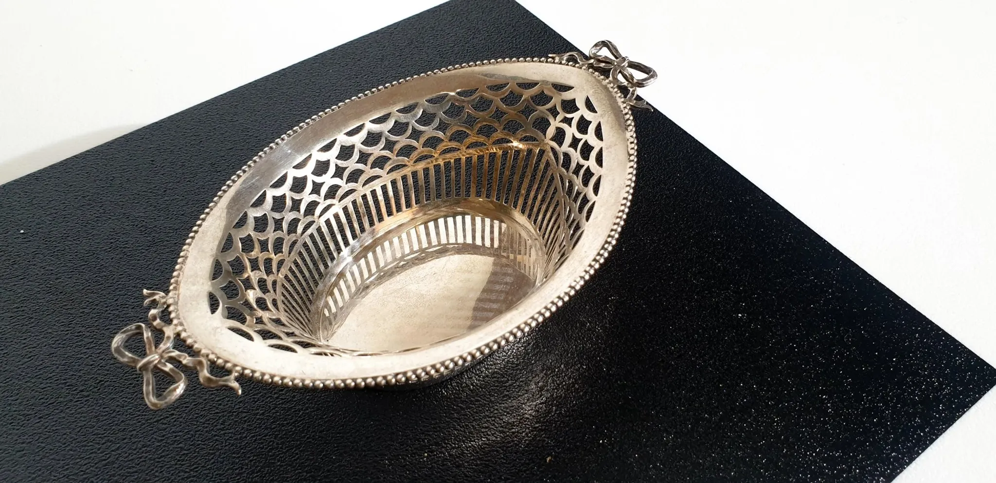 Silver bonbon basket with bows – Van Kempen, Begeer & Vos, 1934
