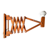 Extendable wooden wall lamp
