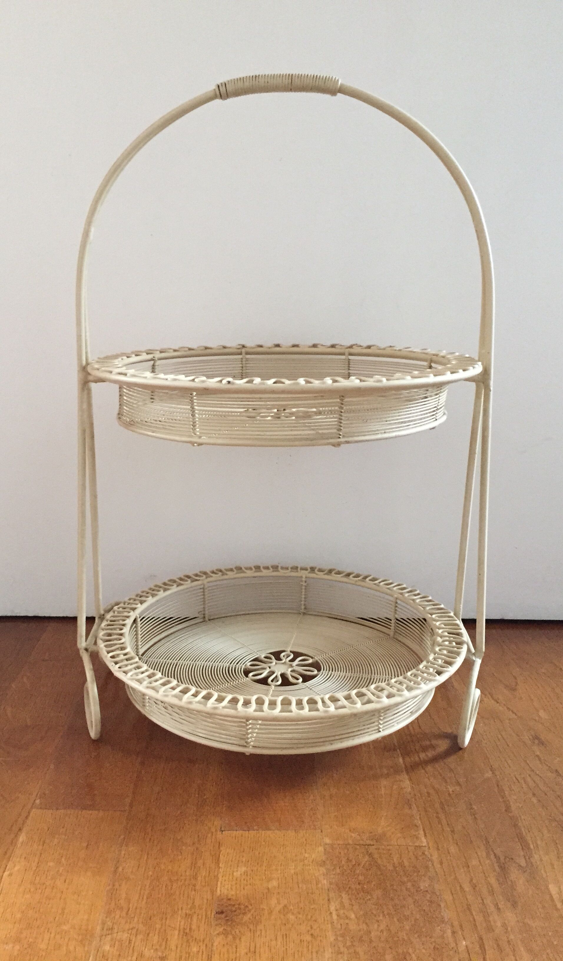Corbeille à deux plateaux amovibles