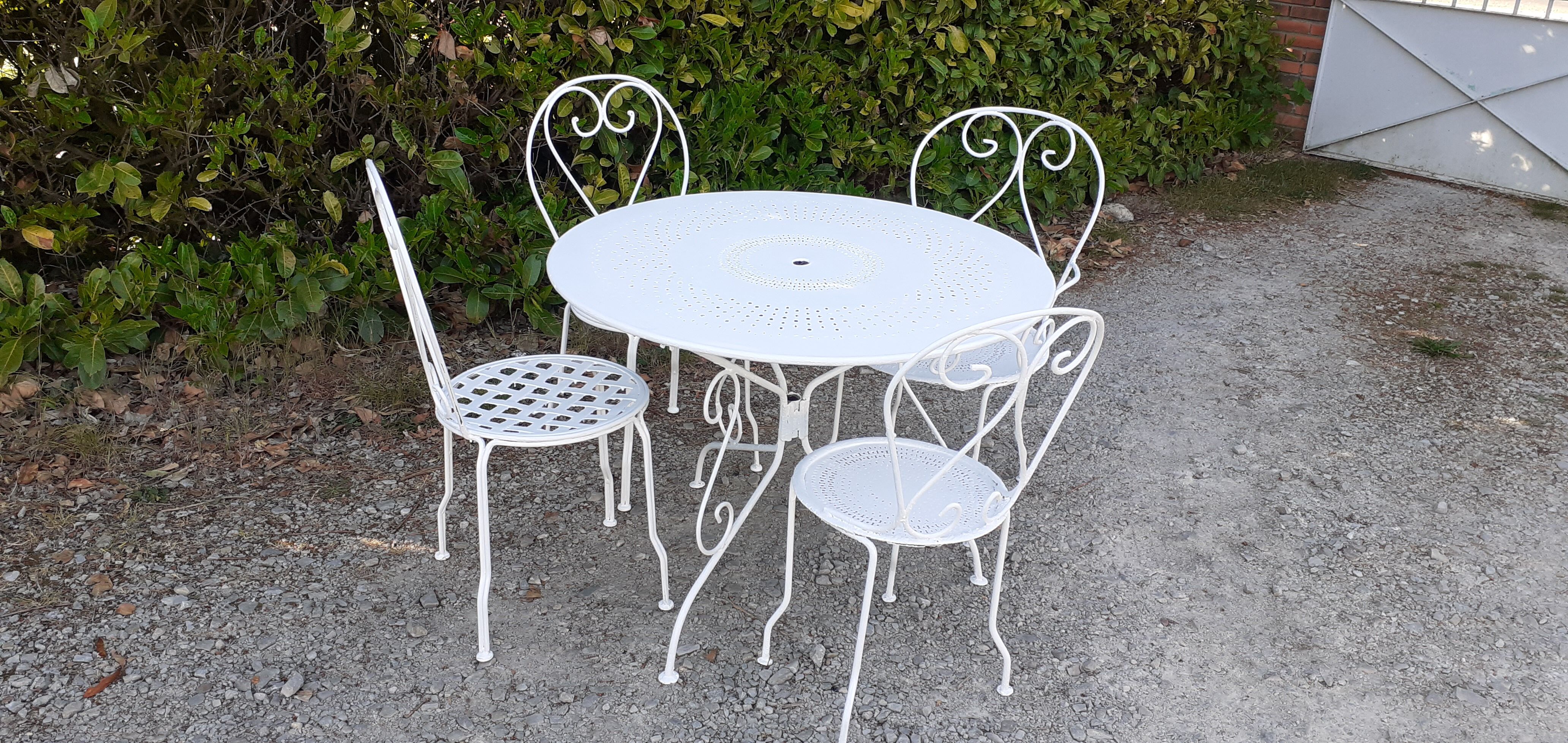 Salon de jardin 1 table 3 chaises 1 fauteuil fer forgé blanc ancien