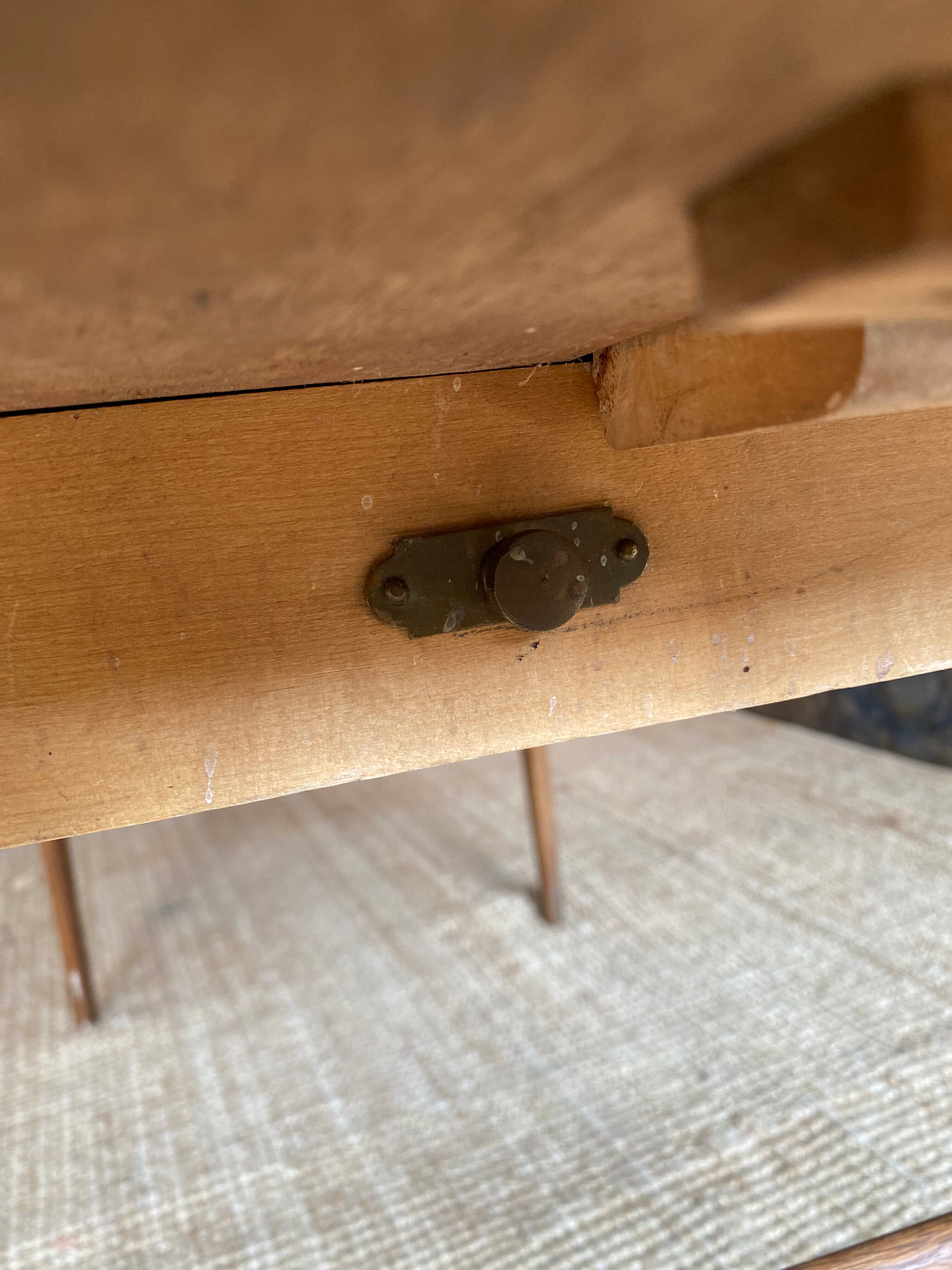 Table basse scandinave escamotable