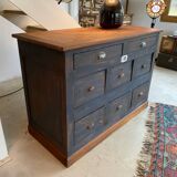 Meuble de métier grands tiroirs. Atelier de menuiserie, quincaillerie