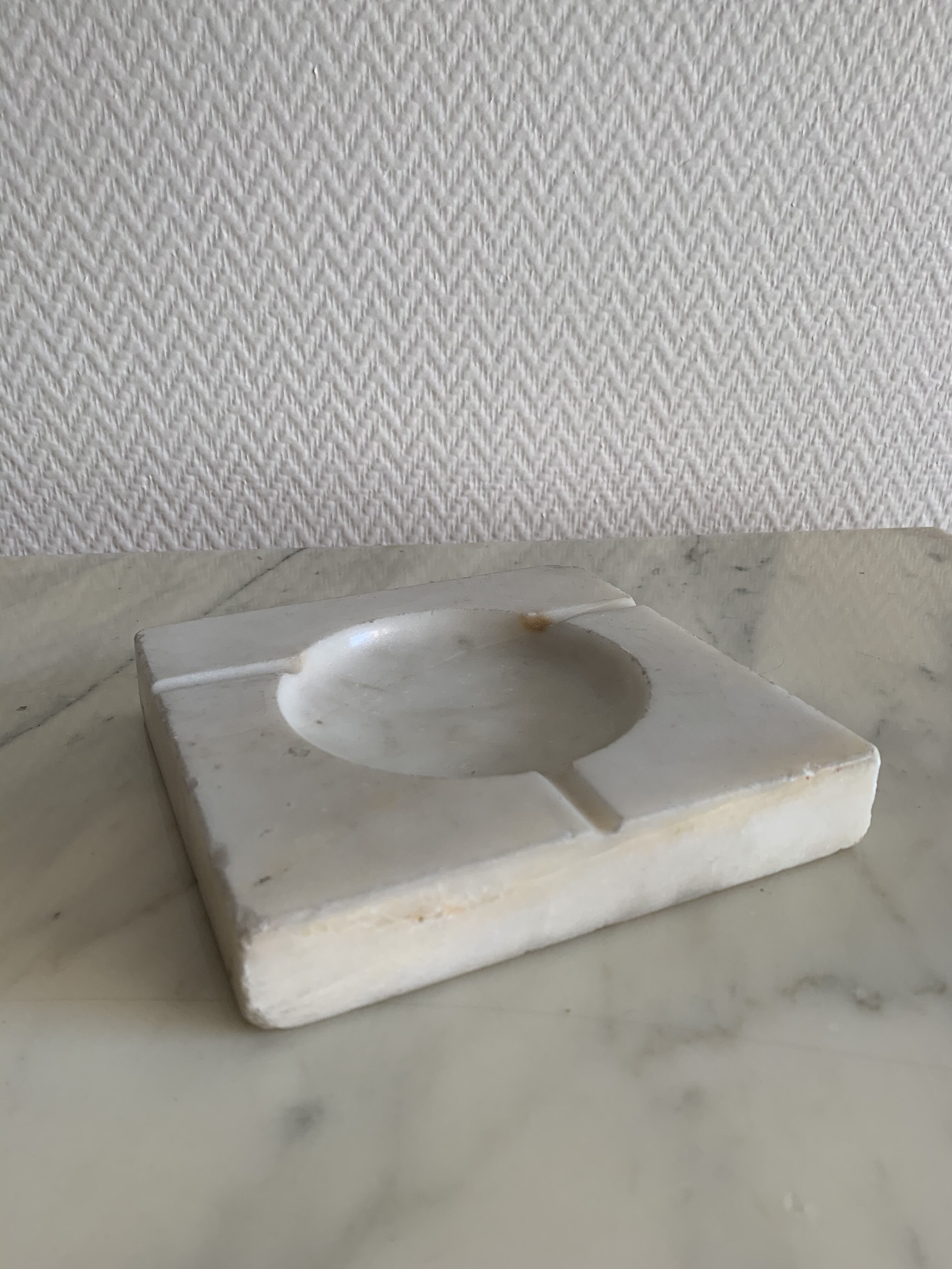 Square ashtray in white marble