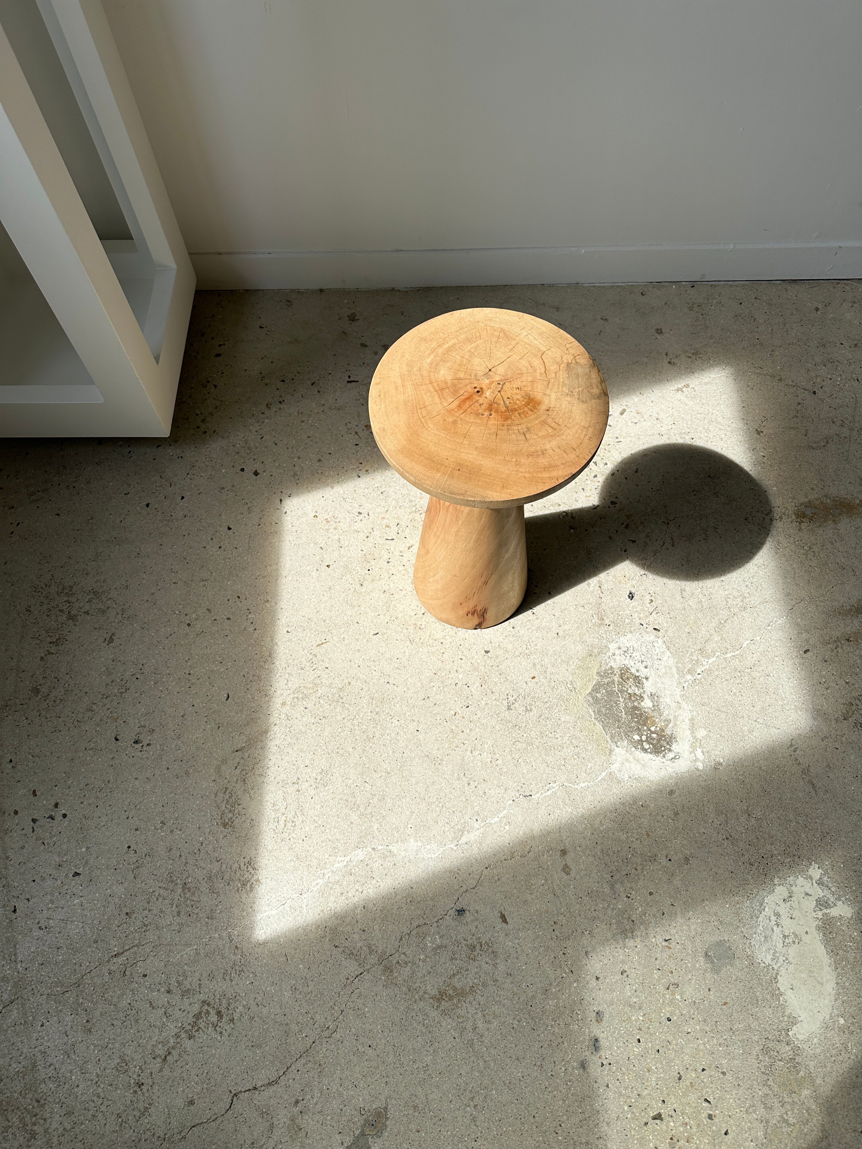 Side table, end of sofa in natural mango monoxyl conical tray H:50cm