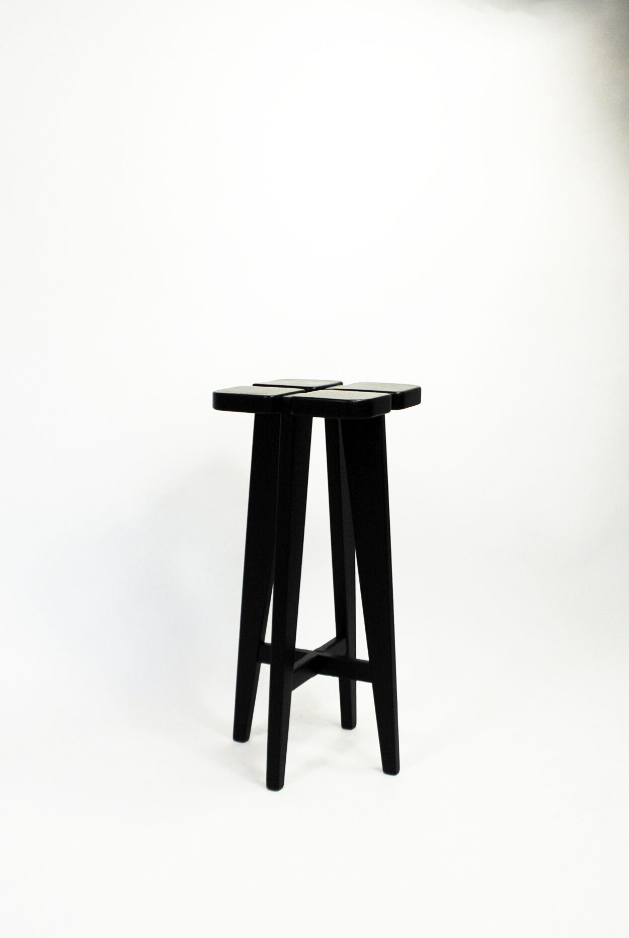 Apila barstool