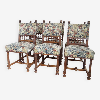 Série de 6 chaises de style Renaissance en bois de noyer
