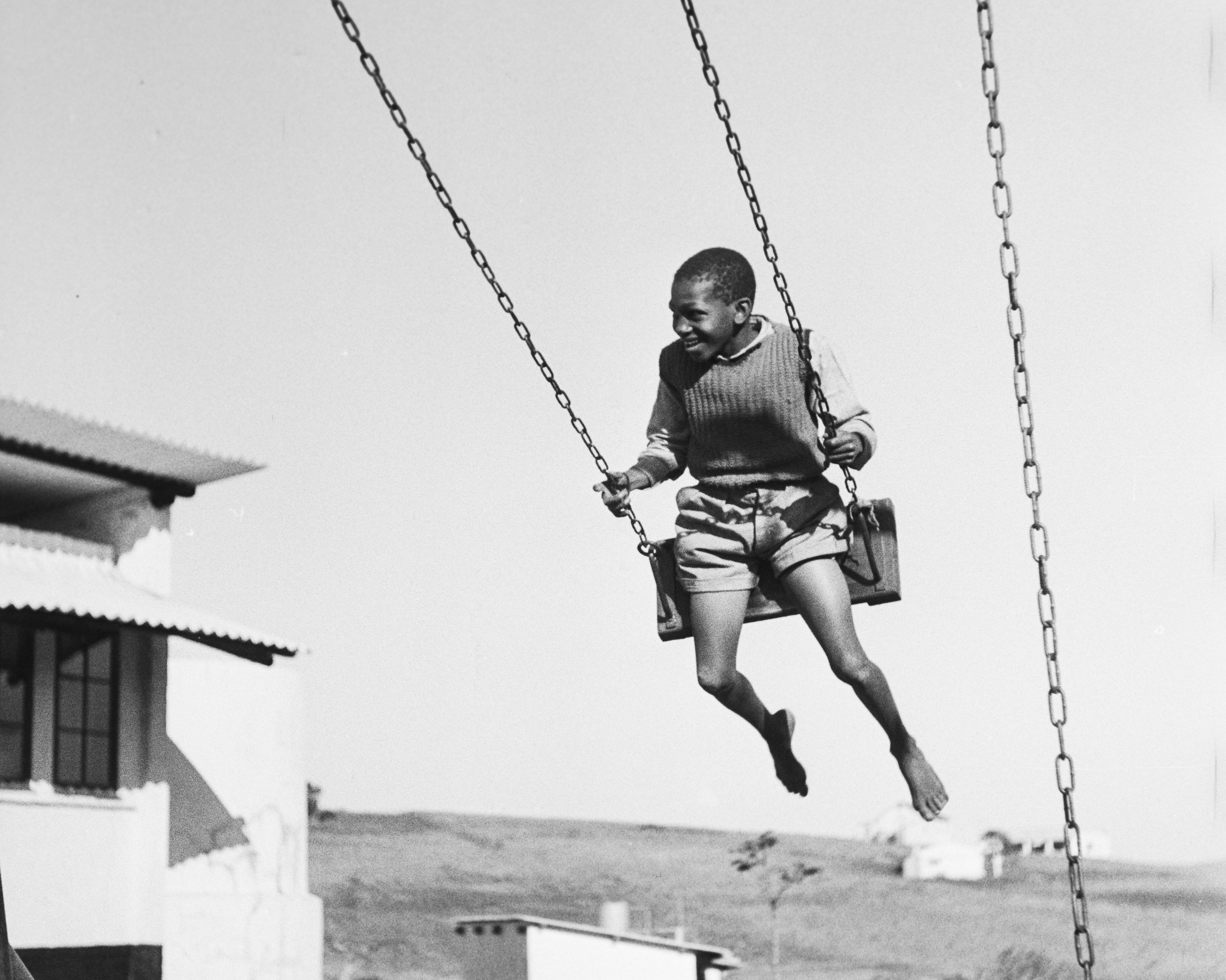 Photo ethno year 40 Africa child on balenceoir 30x45cm, on barium paper