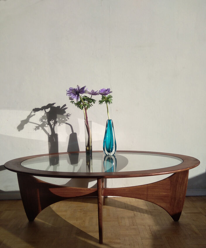 Astro model oval coffee table - designer Victor Wilkins - Edition G Plan - 1960