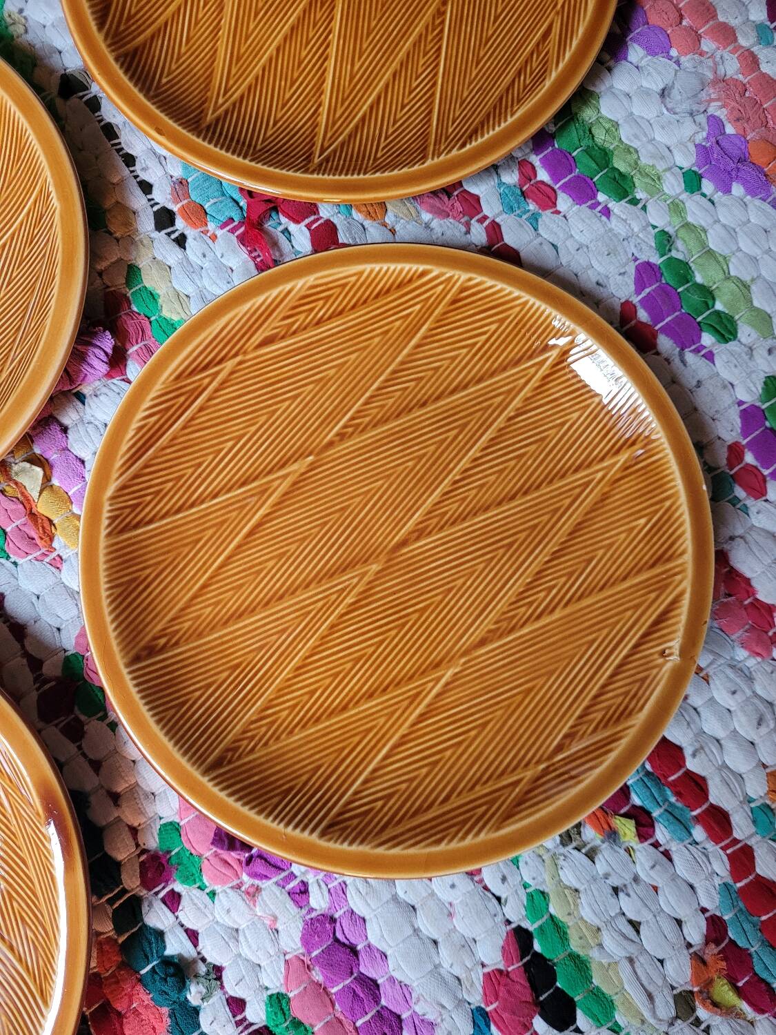 Lot No. 1 of 6 Salins barbotine dessert plates