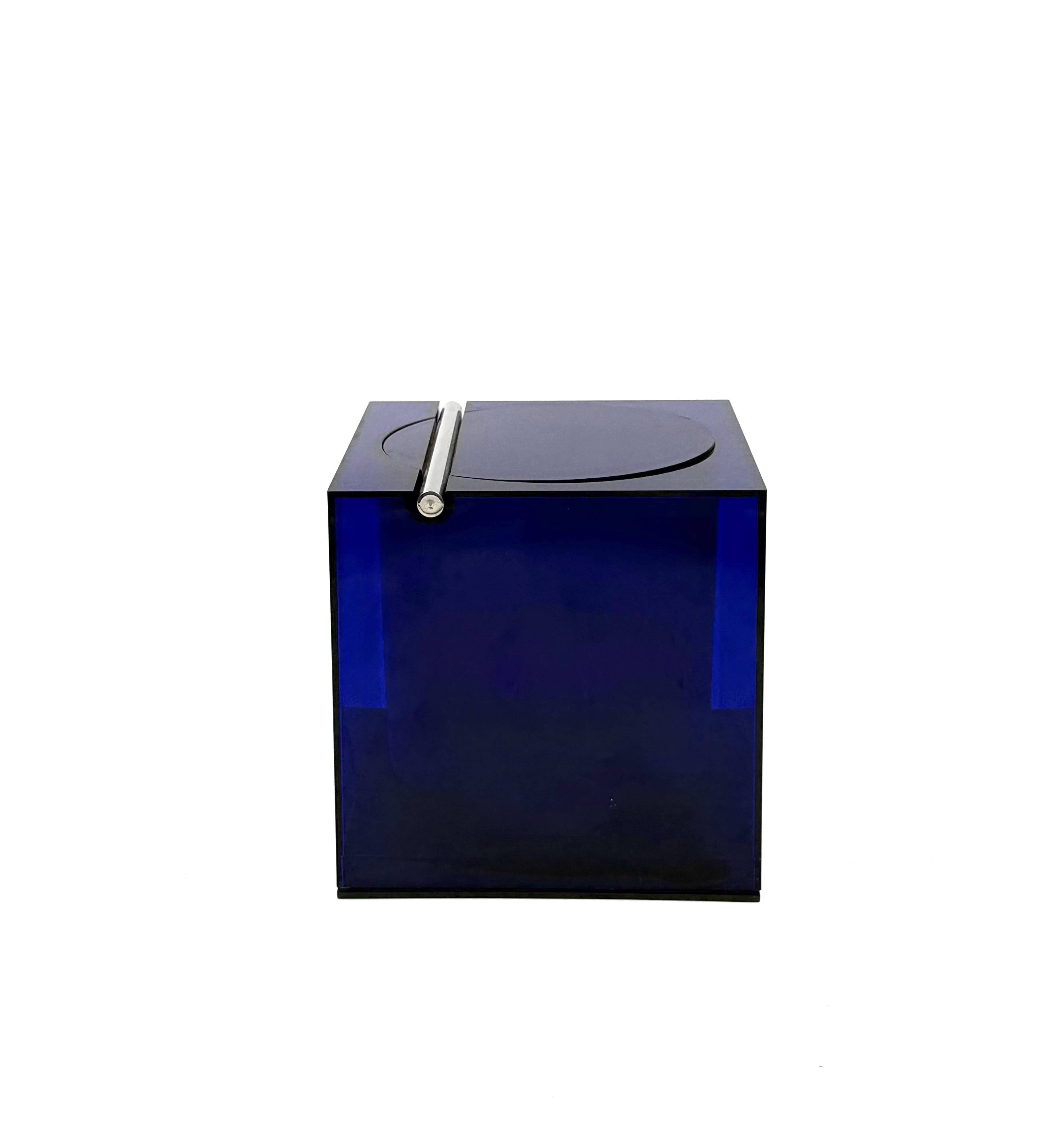 Space age blue plastic Ice Bucket, Studio Opi, Cini & Nils Italy, ca. 1970s