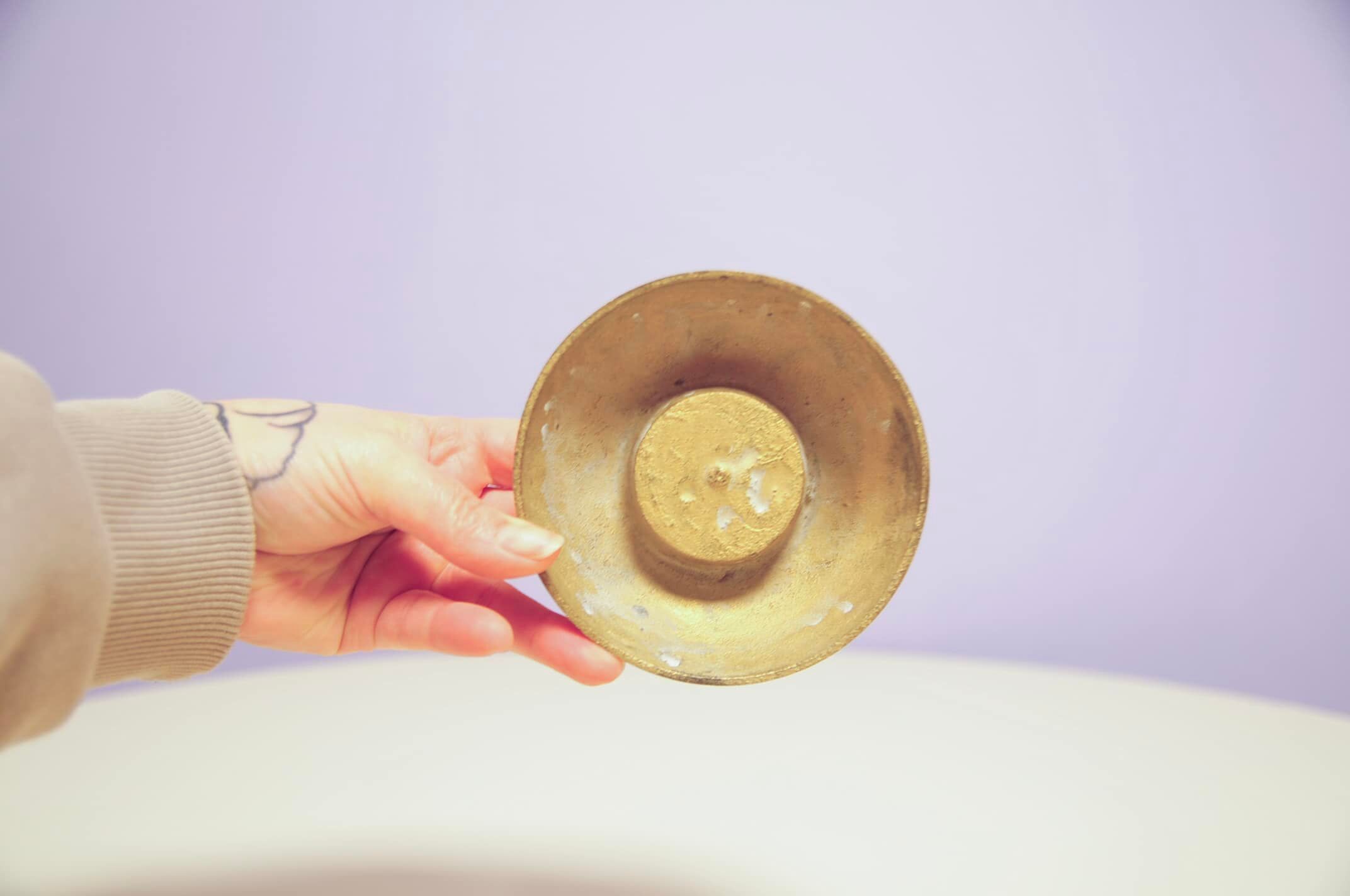 Bronze tealight candle holder