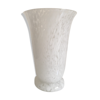 White speckled glass vase Verrerie de Clichy