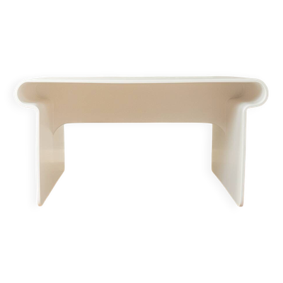 Table basse de l'ère spatiale des années 1970, cadre de haute qualité en plastique blanc.