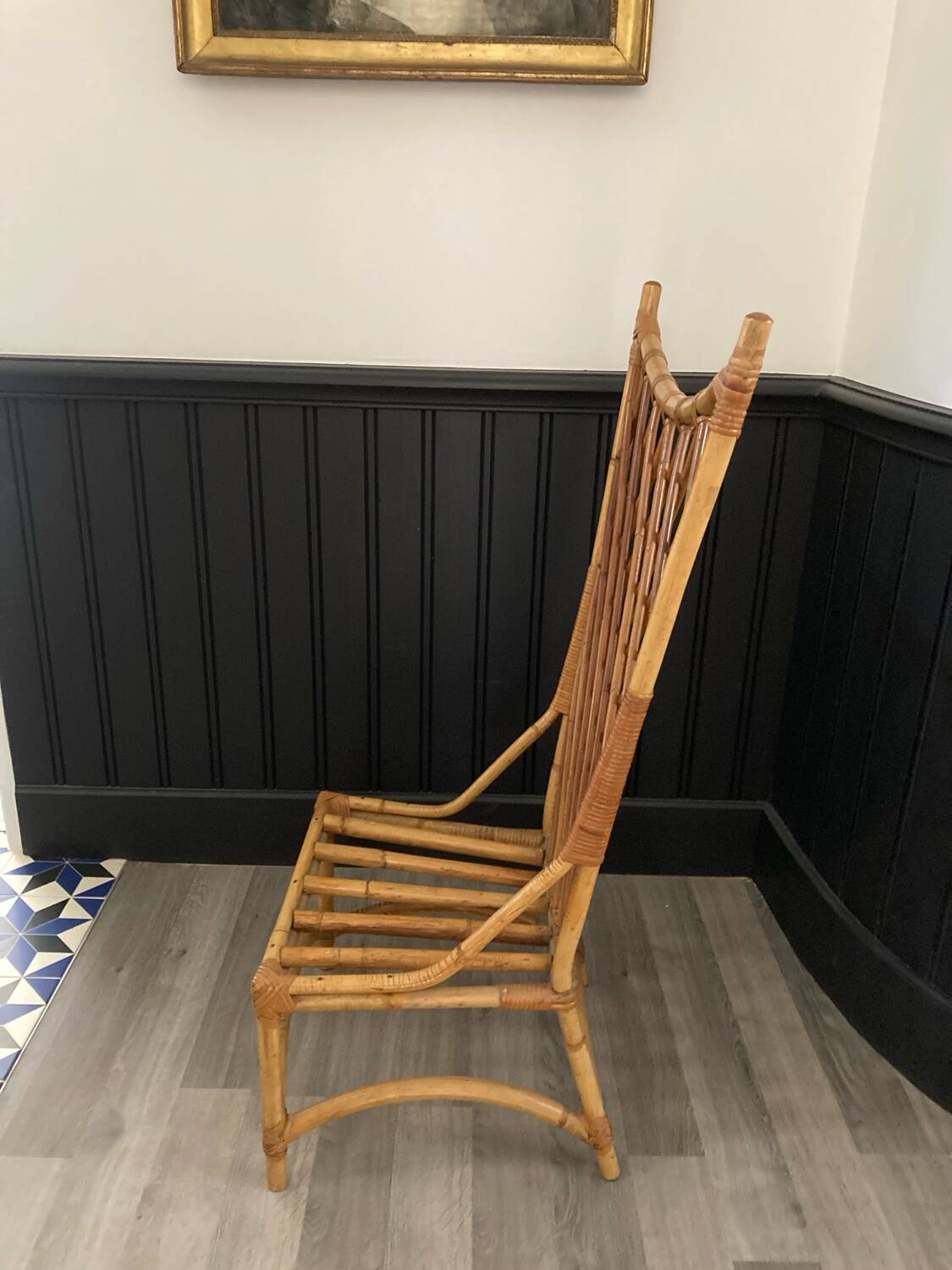 Chaise basse en rotin dans le goût d'Audoux-Minet