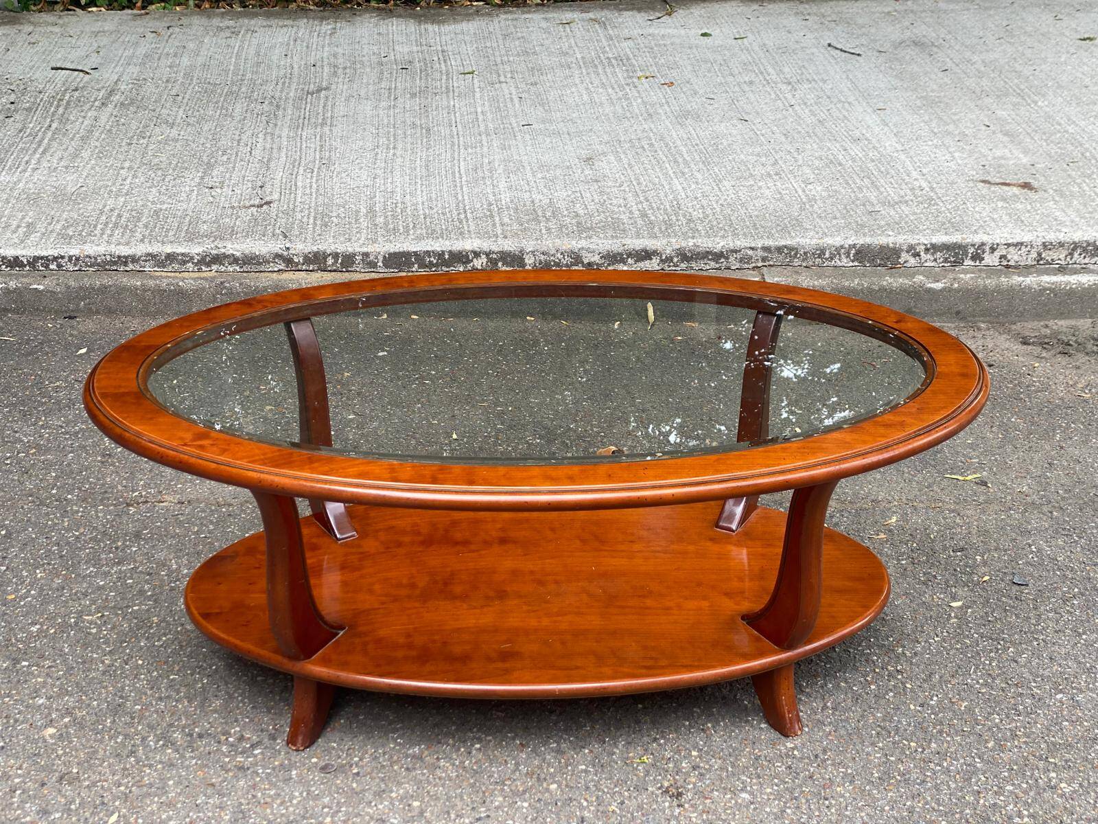 Table basse ovale en bois massif et verre, années 90