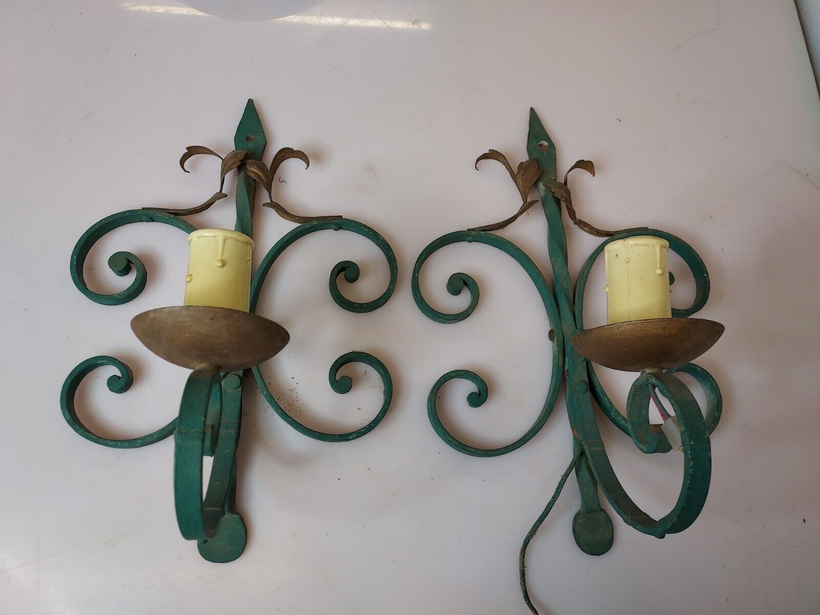Paire d"appliques en fer forgé