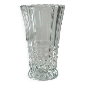 Vase en verre épais moulé pointe de diamant.