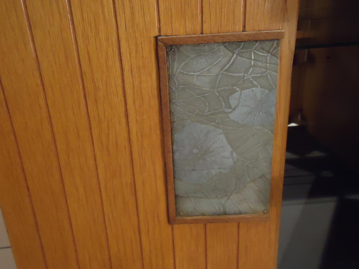 Bar cabinet opening with 2 doors from the 1950s.