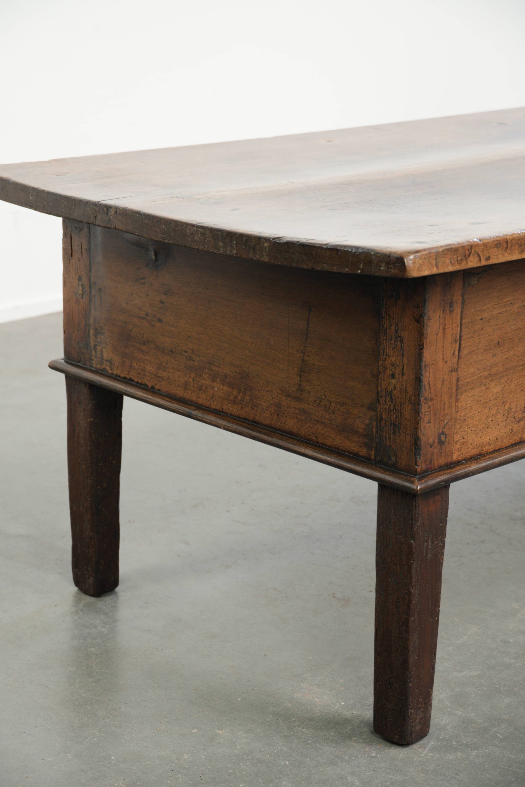 Antique walnut 18th-century Southern European coffee table with two drawers