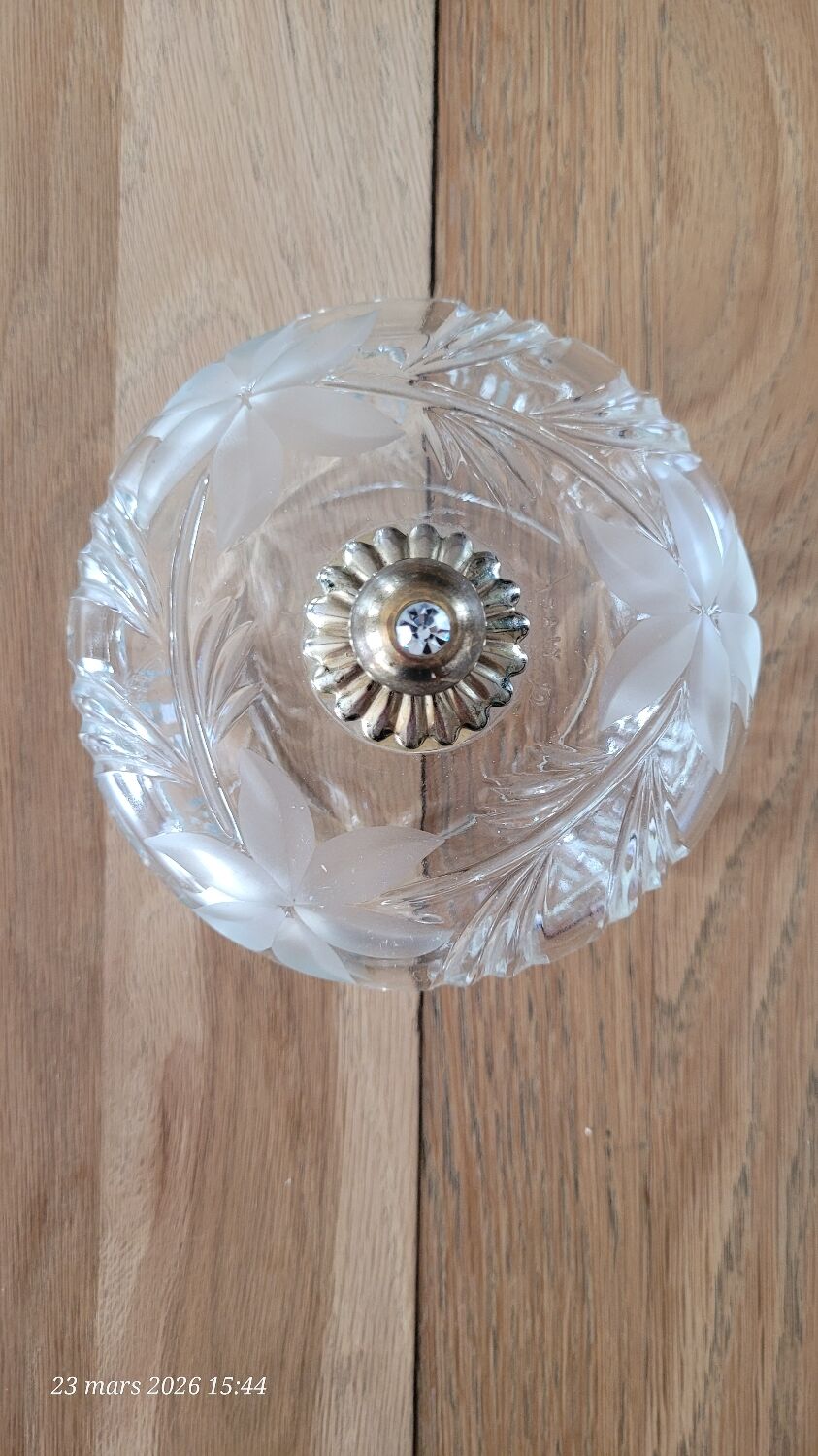 Transparent glass bonbonnière