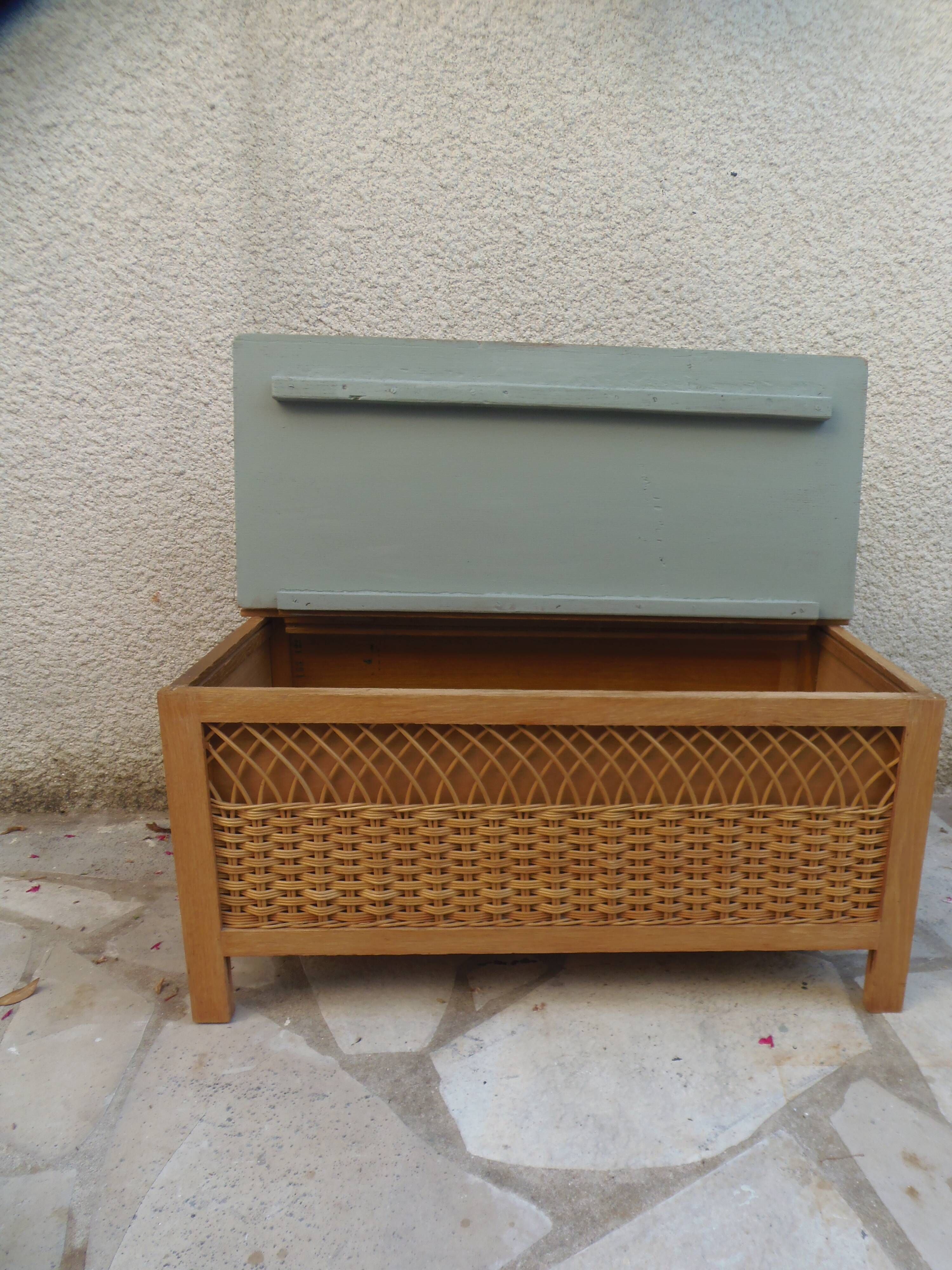 Coffre à jouets vintage en bois & rotin – une belle pièce pleine de charme