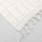 Ecru Beni Ouarain Berber rug with motifs engraved in the weft, 1.53 x 1.07 m