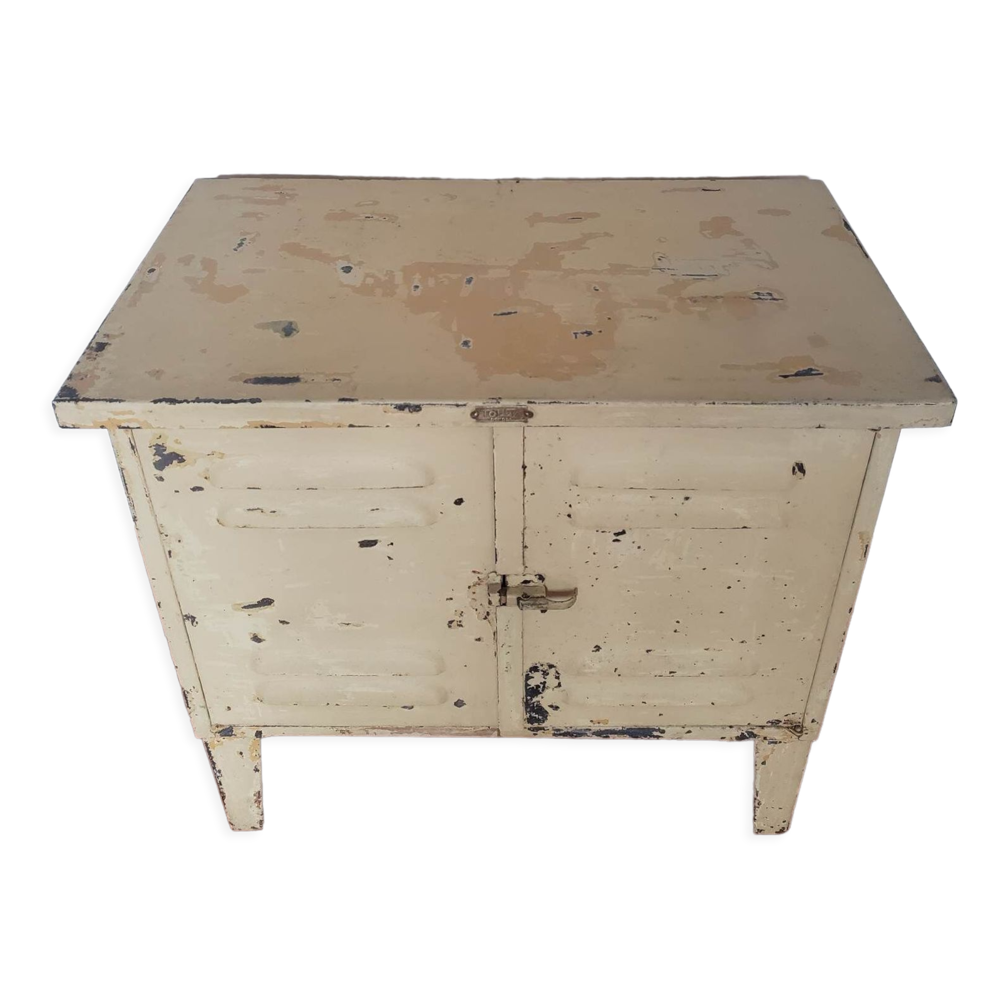 Low metal grunge cabinet