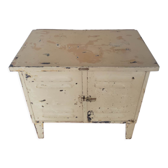 Low metal grunge cabinet