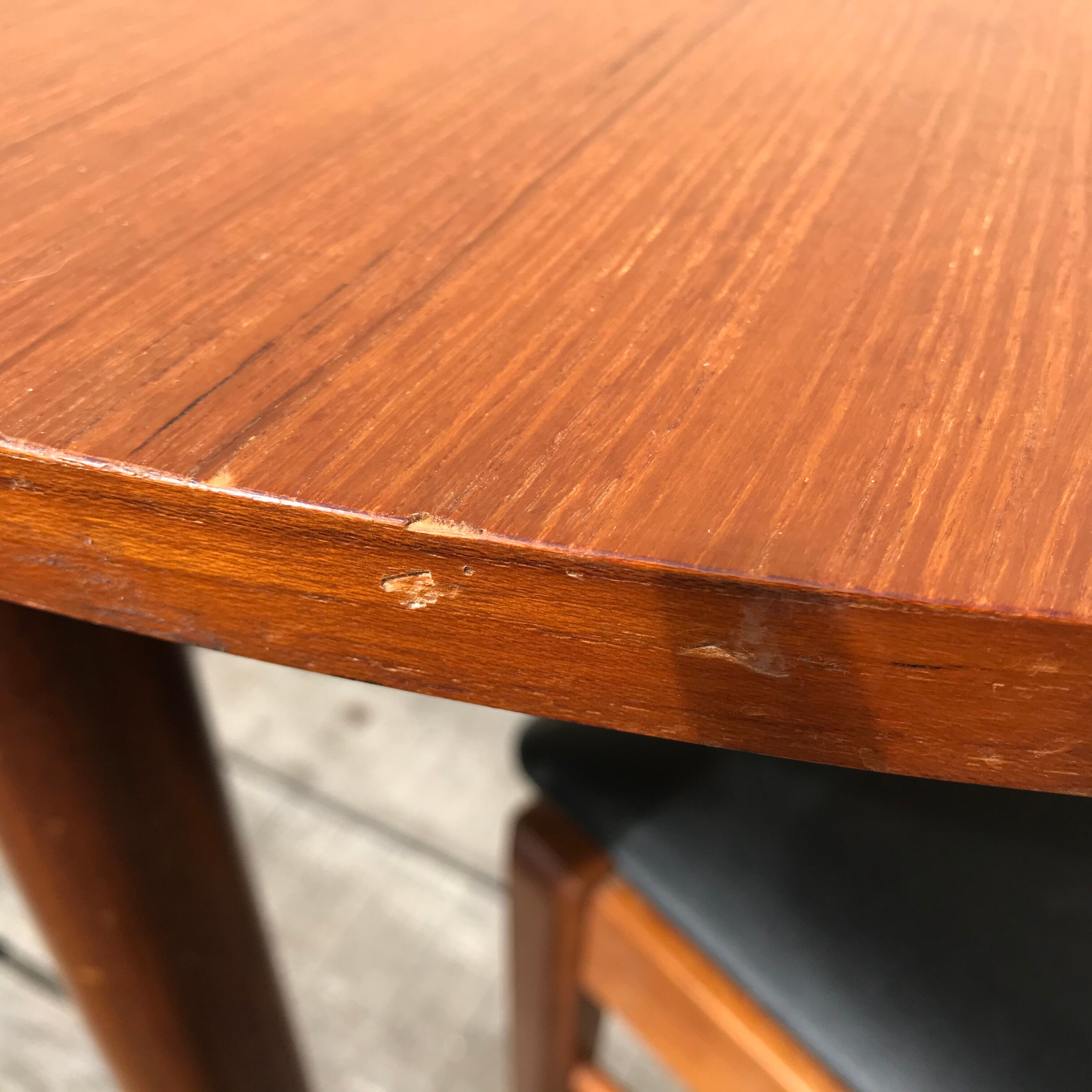 Vintage 1970 round table with extension cords