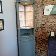 Vitrine vaisselier d'angle vert bronze