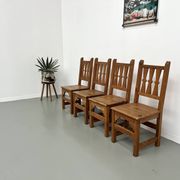 Série de 4 chaises en pin, années 70